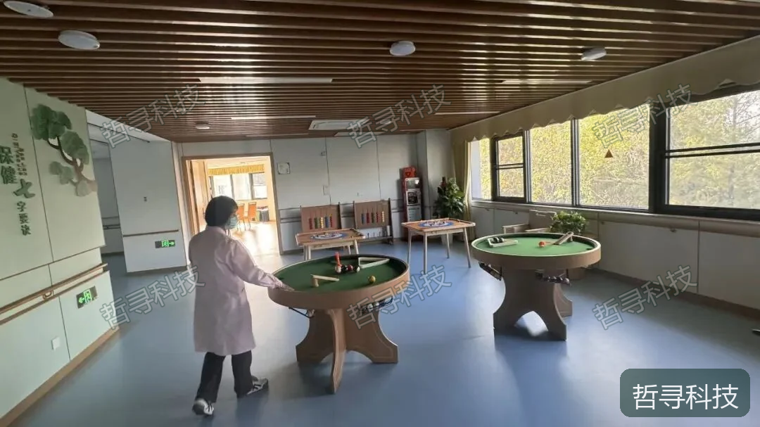 论坛期间参访的康养服务空间，图片来自活动报道；非哲寻建成项目展示。